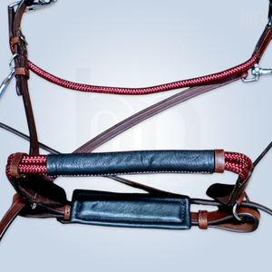 Bridon anatomique en cuir sans mors avec sangle de nez rembourrée douce, frontale en cuir tressé couleur bordeaux, équipement équestre - Product Image 4