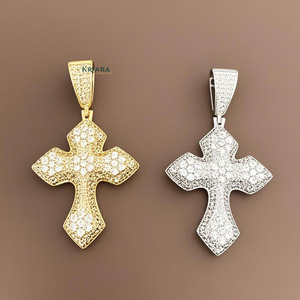 Pendentif Croix en Argent 925 Plaqué Or avec Diamant Moissanite, Pendentif Religieux Unisexe Tendance - Product Image 3