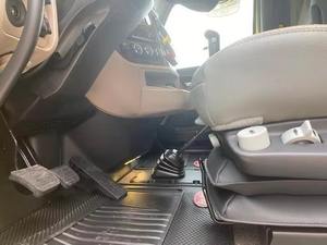 Camion tracteur poids lourd d'occasion 6x4 diesel, véhicule utilitaire pour la logistique et le transport de matériaux de construction - Product Image 5