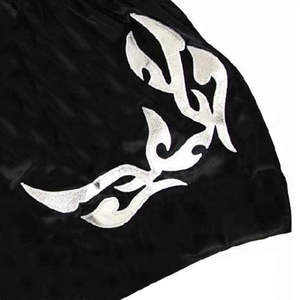 กางเกงมวยไทยผ้าซาตินเงาแบบมีเชือกผูก พร้อมโลโก้สั่งทำ กางเกงฝึกซ้อมต่อสู้ ซานด้า บ็อกซิ่ง ขายส่ง กางเกงมวยไทยแบบรัดรูป - Product Image 3