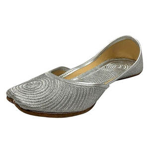 Zapatos Khussa Negros Hechos a Mano para Mujer, Calzado Étnico Tradicional Pakistaní, Zapatos Planos Bordados para Mujer, Venta al Por Mayor - Product Image 6