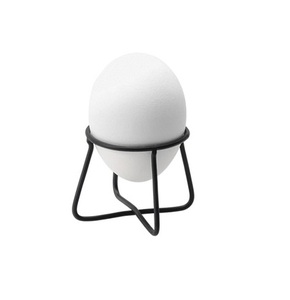 Support à œufs classique en fer pour le rangement traditionnel de la cuisine, offrant un support fiable et un design élégant en métal. - Product Image 2