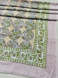 Sarong en coton 100% bio à imprimé floral, fait main, imprimé au bloc indien, paréo de plage avec détails travaillés, pour femmes, à porter sur la plage - Product Image 1