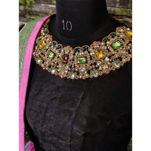 Jupe Lehenga multicolore à imprimé floral éblouissant avec chemisier en velours - Product Image 2