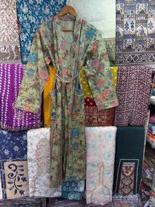Bata Kimono de Algodón en Verde Oliva con Estampado Floral, Diseño Artesanal Hecho a Mano, Talla Única, Bata de Algodón Estampada, Bata de Baño - Product Image 6