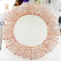 Assiette de présentation en or antique en forme de fleur, décor de table de mariage de style moderne fourni par le vendeur pour la décoration d'événement