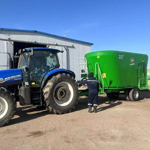 Mélangeur TMR horizontal monté sur tracteur pour le broyage et le mélange des aliments pour bovins et moutons - Product Image 5
