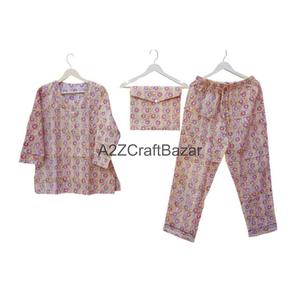 Conjunto de Pijama Elegante Hecho a Mano en India para Mujer, 100% Algodón, Estampado Floral, Vestido de Noche/Saía de Satén - Product Image 1