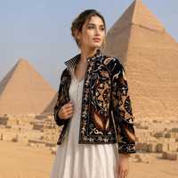 Veste en velours brodée Suzani, artisanat traditionnel, motif floral, élégante, style bohème ethnique, vêtement d'extérieur.