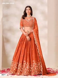 Ensemble Lehenga-Blouse-Dupatta Can-Can en Chinon de qualité supérieure avec broderies Butti et florales, fournisseur mondial - Product Image 4