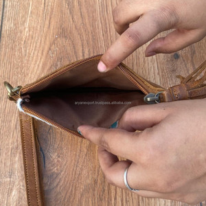 กระเป๋าคลัทช์หนังวัวสำหรับผู้หญิงประดับพู่ห้อยด้วยเลเซอร์หนังวัวแท้สินค้ามาใหม่ - Product Image 6