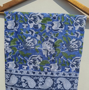 Envílase en un estilo sin esfuerzo con un sarong estampado a mano, hecho de 100% algodón suave. Ligero y perfecto para el verano. - Product Image 4