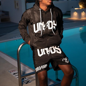 Conjunto Deportivo de Dos Piezas para Hombre con Logotipo Personalizado, Chaqueta Cortavientos con Capucha y Pantalones Cortos, Ligero, 100% Algodón, Ropa Urbana para Primavera - Product Image 3