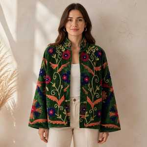 Veste Suzani en velours vert dynamique, brodée à la main, motif floral, style bohème, collection exclusive pour femmes, blazer d'hiver - Product Image 1