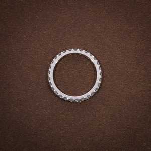 Tendances du moment : Or blanc 14 carats 0,60 ct. Bague éternelle en diamant de laboratoire, clarté VVS2, plaquée rhodium, certifiée IGI, pour tous les jours - Product Image 6