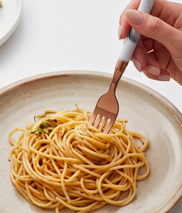 Couverts à tête finition cuivre avec manche en marbre blanc – Élégants et raffinés, parfaits pour les repas et les cadeaux - Product Image 3