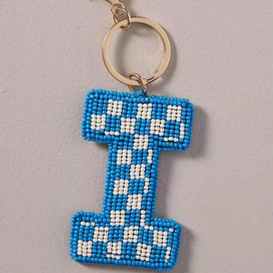 Llavero con Letra I Hecho a Mano con Cuentas, Diseño a Cuadros Azul y Blanco, Cierre de Langosta Dorado, Adorno para Bolso, Regalo Personalizado - Product Image 1