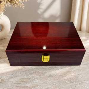 Caja de Almacenamiento Moderna de Madera Roja Resistente con Tapa y Cierre Dorado para Decoración del Hogar y Accesorios de Joyería - Product Image 3