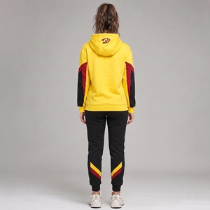 Sudadera con capucha premium para mujer, con estampado puff, diseñada para mayor comodidad en el uso diario, con forro polar acogedor, puños de punto acanalado y un estilo casual elegante. - Product Image 5