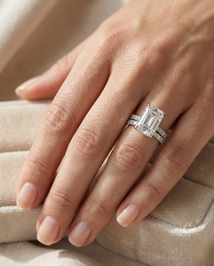 Anillo de Compromiso Unisex de Plata 925 de Alta Calidad con Moissanita Corte Esmeralda y Engaste de Garras para Mujer, Accesorio para Aniversario de Bodas - Product Image 4