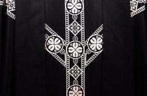 Casulla de Sacerdote con Bordado Dorado, Nueva Casulla y Estola Católica Dorada y Negra, Vestimenta Sacerdotal, Túnicas de Clérigo Transpirables - Product Image 5