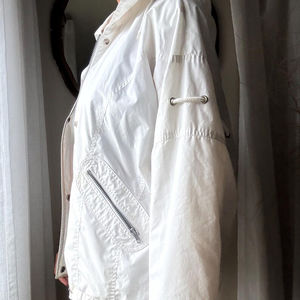 Chaqueta Corta de Nylon Estilo Vintage para Mujer, Color Beige, Cuello Alto, Cierre Completo con Broches, Ligera, Deportiva e Informal - Product Image 2