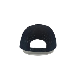 Gorra de Golf Transpirable e Impermeable de Fabricante Confiable, con Perforaciones Láser, Estructurada, de 6 Paneles, Cierre a Presión, Bordado Negro Completo - Product Image 6