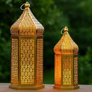 Farol de metal marroquí dorado al por mayor, estilo templo, intrincado, decorativo, para velas, para Ramadán, bodas y el hogar. - Product Image 1