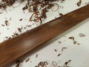 ที่โกยรองเท้าไม้ทำมือขนาด 24 ซม. ลายต้นพลัม ขัดเงา ของขวัญส่วนตัว ราคาถูก สไตล์น่ารัก งานฝีมือธรรมชาติ - Product Image 2