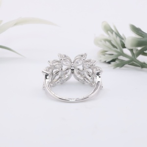 Anillo de Lujo en Oro Blanco Sólido con Diamantes de Laboratorio en Forma de Marquesa, Diseño de Racimo Floral, Banda Dividida con Múltiples Piedras, Regalo de Aniversario Personalizado para Mujer - Product Image 4
