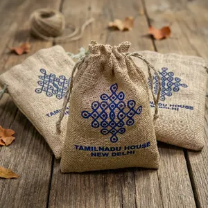 Pochette décorative en jute 10x8 pouces avec cordon de serrage en tissu pour cadeaux de mariage traditionnels, cadeaux de festival, cadeaux de remerciement - Product Image 4