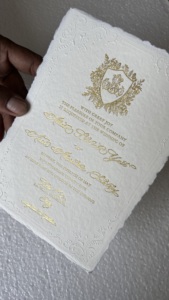Invitations en papier imprimé à bords festonnés, papeterie de mariage artisanale sur mesure, cartes de luxe en coton, annonces d'événements artisanales - Product Image 5