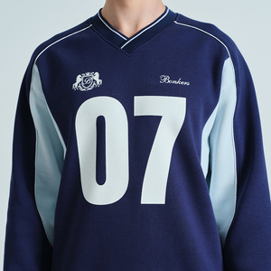 เสื้อสเวตเชิ้ตคอวีทรงบ็อกซี่ รุ่นใหม่ล่าสุด สไตล์สตรีทแวร์ พิมพ์ลาย 07 พร้อมโลโก้สั่งทำ ผ้าคอตตอนผสม แขนจั๊มพ์ สำหรับผู้ชาย - Product Image 4