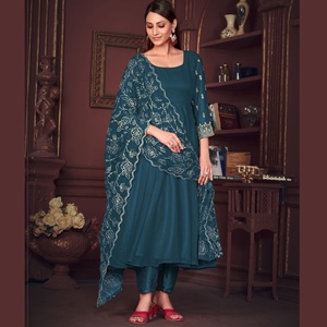 ชุดอานาร์กาลีสีฟ้าเทอร์ควอยซ์สำหรับผู้หญิง แขนสามส่วน ผ้าจอร์เจตต์เครป ตัดเย็บแบบกึ่งสำเร็จรูป เหมาะสำหรับงานปาร์ตี้และงานแต่งงาน มีความต้องการสูง - Product Image 1