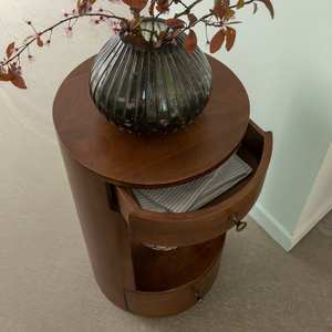 Mesita de noche redonda Vandana Vista Terra hecha de madera de mango - Product Image 4