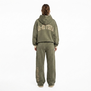 Conjunto de Sudadera con Capucha Oversize Verde Oliva y Pantalones Jogger de Pierna Ancha con Detalles de Pedrería, de Algodón Afelpado, Estilo Urbano, Venta al por Mayor OEM - Product Image 2