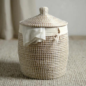 Panier en jonc de mer avec couvercle. Panier multifonction en jonc de mer fabriqué au Vietnam pour le rangement ou la décoration intérieure. - Product Image 3