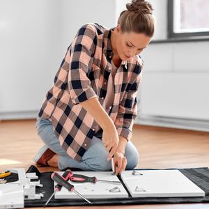 Set Trapano Senza Fili Rosa 8V, Kit di Attrezzi da 146 Pezzi per Riparazioni Domestiche, Set Utensili Manuali 64738747 - Product Image 6