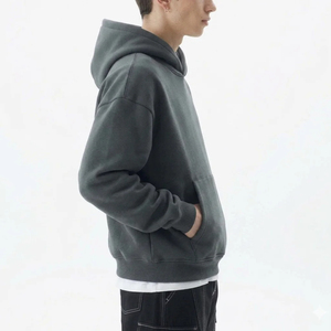 Sudadera con capucha de forro polar grueso de primera calidad, corte holgado, gris carbón oscuro. Diseño limpio y minimalista con bolsillo frontal tipo canguro y cuello de punto acanalado. - Product Image 2
