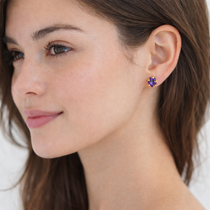 ต่างหูทองเหลืองรูปดาวหรูหราสำหรับผู้หญิง ประดับคริสตัลสีม่วงเซอร์คอน ชุบทอง งานฝังแบบหนามเตย เครื่องประดับแฟชั่น - Product Image 4