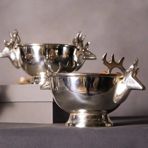 Cuenco de Pedestal de Metal Plateado de Lujo con Asas de Cabeza de Ciervo, Centro de Mesa Ecológico para Fiestas y Decoración Rústica de Cabaña - Product Image 4