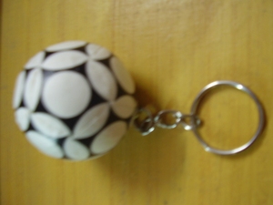 Porte-clés de rugby personnalisé en caoutchouc avec logo d'entreprise et de marque, entièrement imprimé, options de personnalisation, haute qualité - Product Image 3