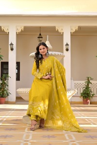 Ensemble Kurta Anarkali en coton jaune moutarde brodé pour femme, longueur genou, avec dupatta, coupe classique, style traditionnel, toutes saisons - Product Image 5