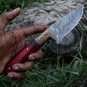 มีดล่าสัตว์และตั้งแคมป์อเนกประสงค์ ขนาด 8 นิ้ว ผลิตจากเหล็กกล้าไร้สนิมคาร์บอนสูง คุณภาพพรีเมียม แบบเต็มด้าม  OEM เกรดอุตสาหกรรม ด้ามจับทำจากไม้ปักก้า - Product Image 3