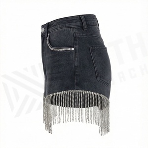 Shorts en jean pour femme, délavage moyen, avec poches décorées et strass sur le bas, qualité supérieure, pour soirée _1 - Product Image 3