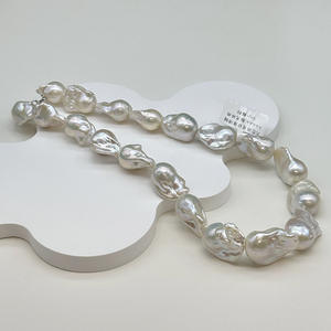 Collar de Perlas Barrocas Grandes con Cuentas Completas, Estilo Retro Francés, Diseño Simple y Moderno - Product Image 1