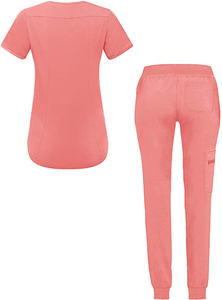 เสื้อสครับคอวีสีเบจแบบยูนิเซ็กซ์ มีกระเป๋าด้านหน้าและตำแหน่งสำหรับใส่โลโก้ เหมาะสำหรับใช้ในโรงพยาบาล - Product Image 3