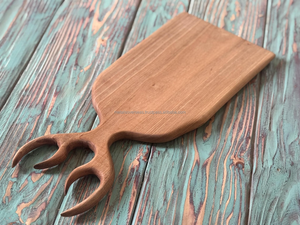 Planche à servir artisanale en bois de noyer moderne et durable avec poignée en bois de cerf, planche à fromage en bois naturel pour la cuisine et la salle à manger - Product Image 3
