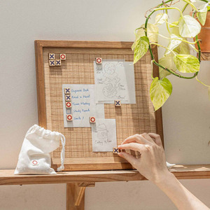Jeu de société d' stratégie artisanal en bois « Cinq à la suite » avec motif quadrillé et jetons de jeu pour un plaisir familial sans fin - Product Image 5