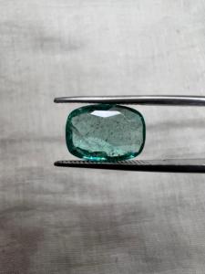 Émeraude Naturelle Zambienne Coupe Coussin 3,71 Carats Pierre Précieuse Verte en Vrac Vente en Gros Fournisseur de Pierres Précieuses de Haute Qualité - Product Image 1